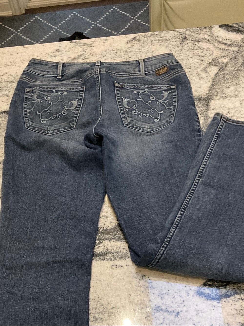Women’s Embroidered Back Pocket Blue Jeans